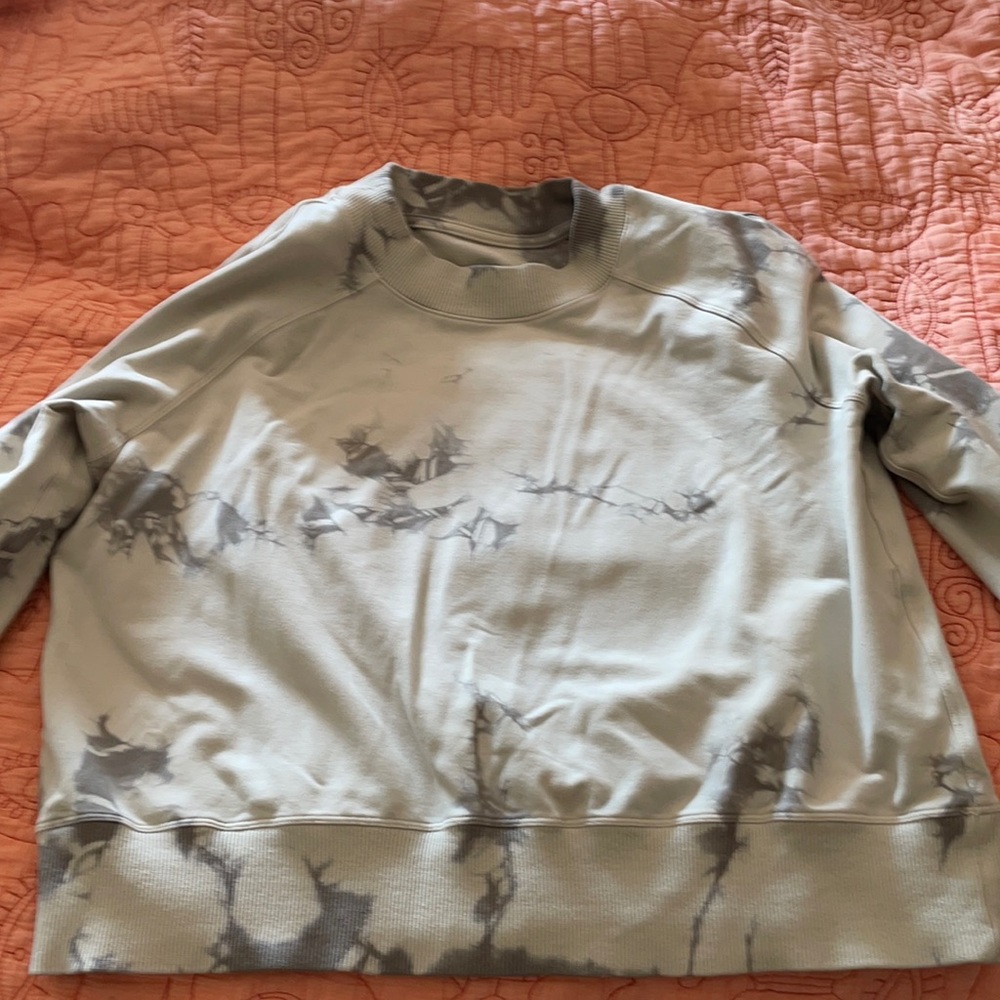 Lululemon tie die sweatshirt size 12